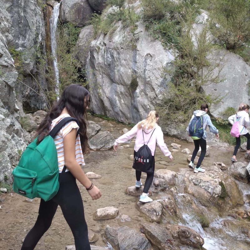 Noies-Empedrats Excursió noies als Empedrats NaturActiva